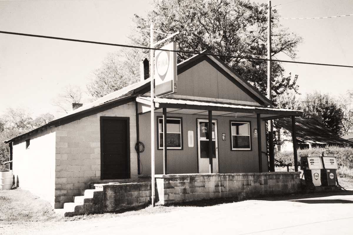 Williams Grocery Connects Camargo’s Generations.