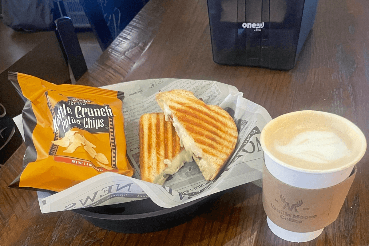 Vanilla Moose Coffee: Fresh Brew and Tailored Bites