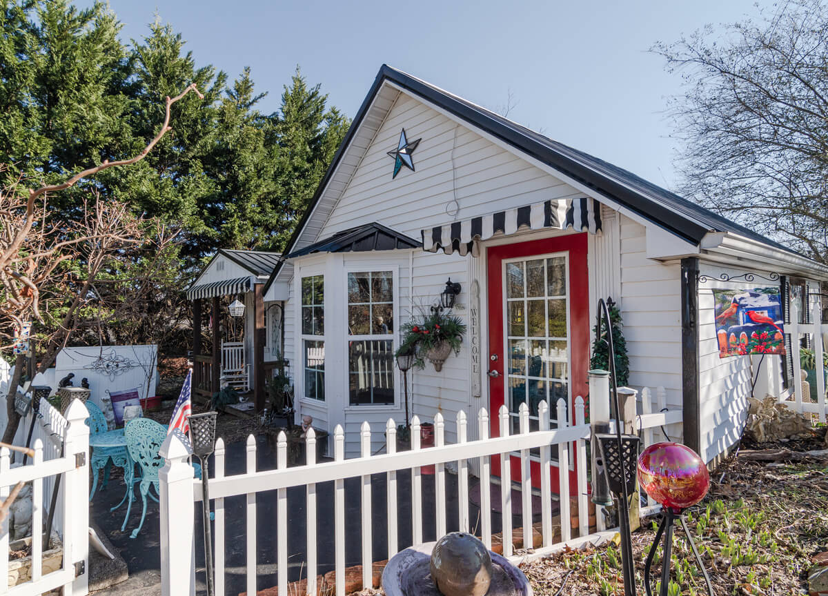 Hilltop Bed and Breakfast: Leave Your Worries at the Door