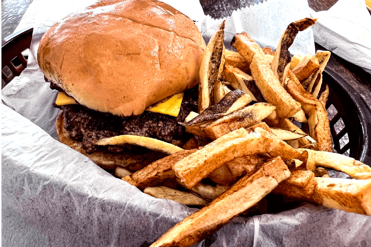Pope’s Cafe – A Classic Symbol of Shelbyville Serving Burger Perfection