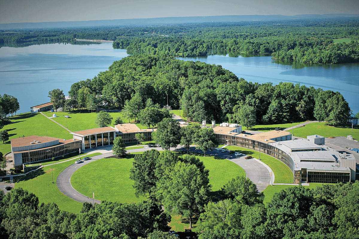 UTSI_180604visitUTSI_CampusAerial5_ut_sat (1)
