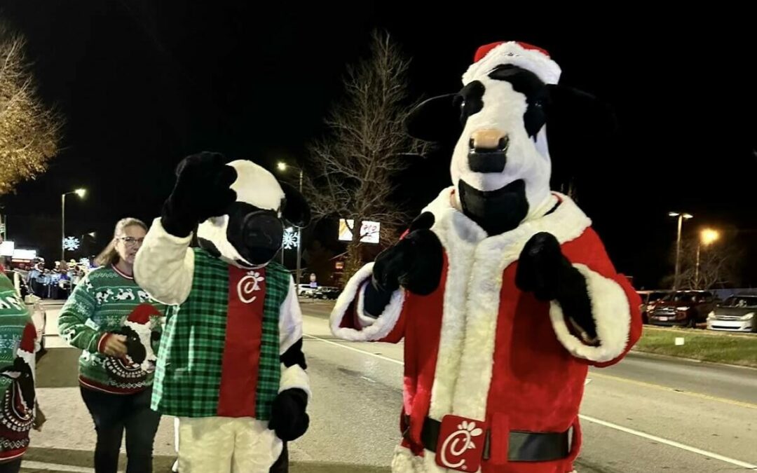 The Mistletoe Mile Fun Run Brings Festive Entertainment to a Waiting Crowd.