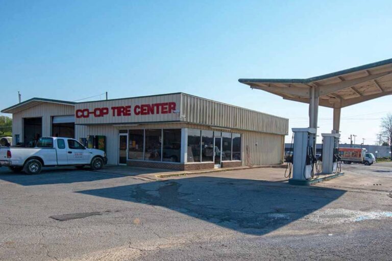 Lincoln Farmers Co-op: Keeping neighbors moving